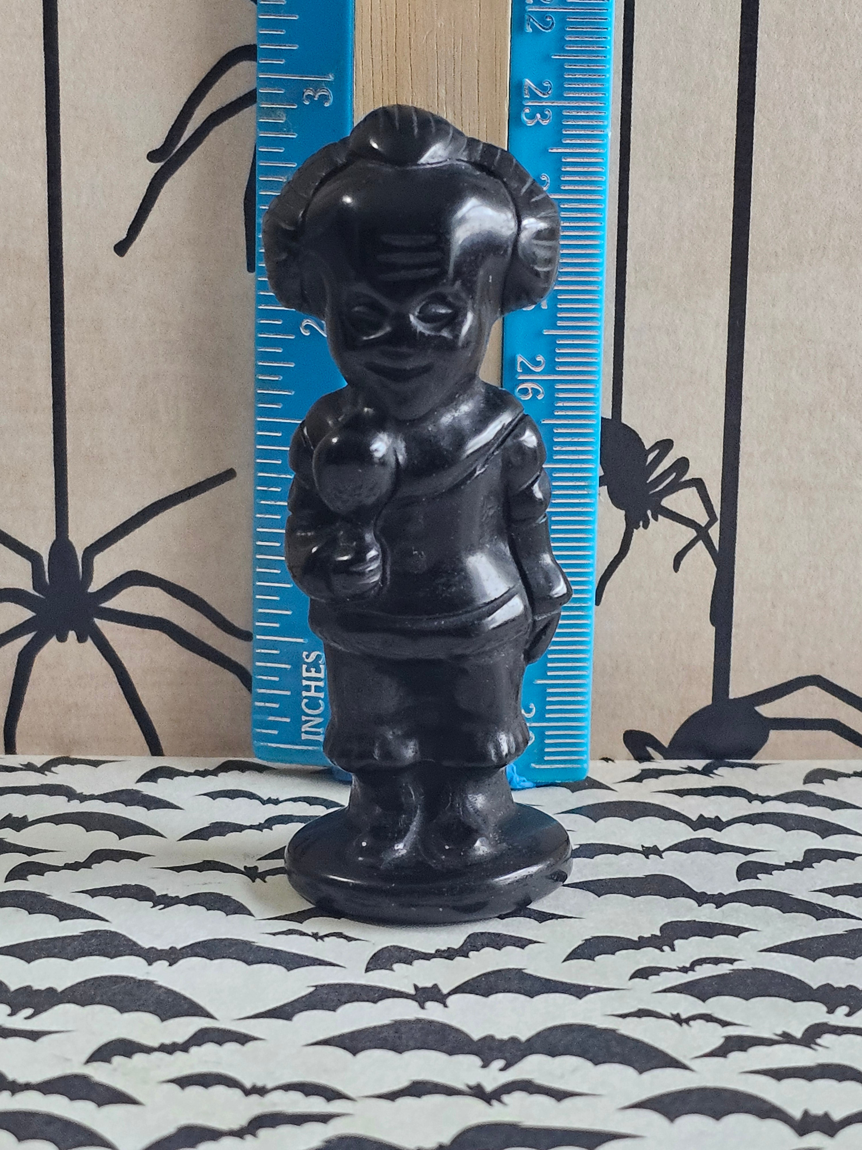 Obsidian Pennywise-Inspired Clown Carving – 3" Horror Collector Piece