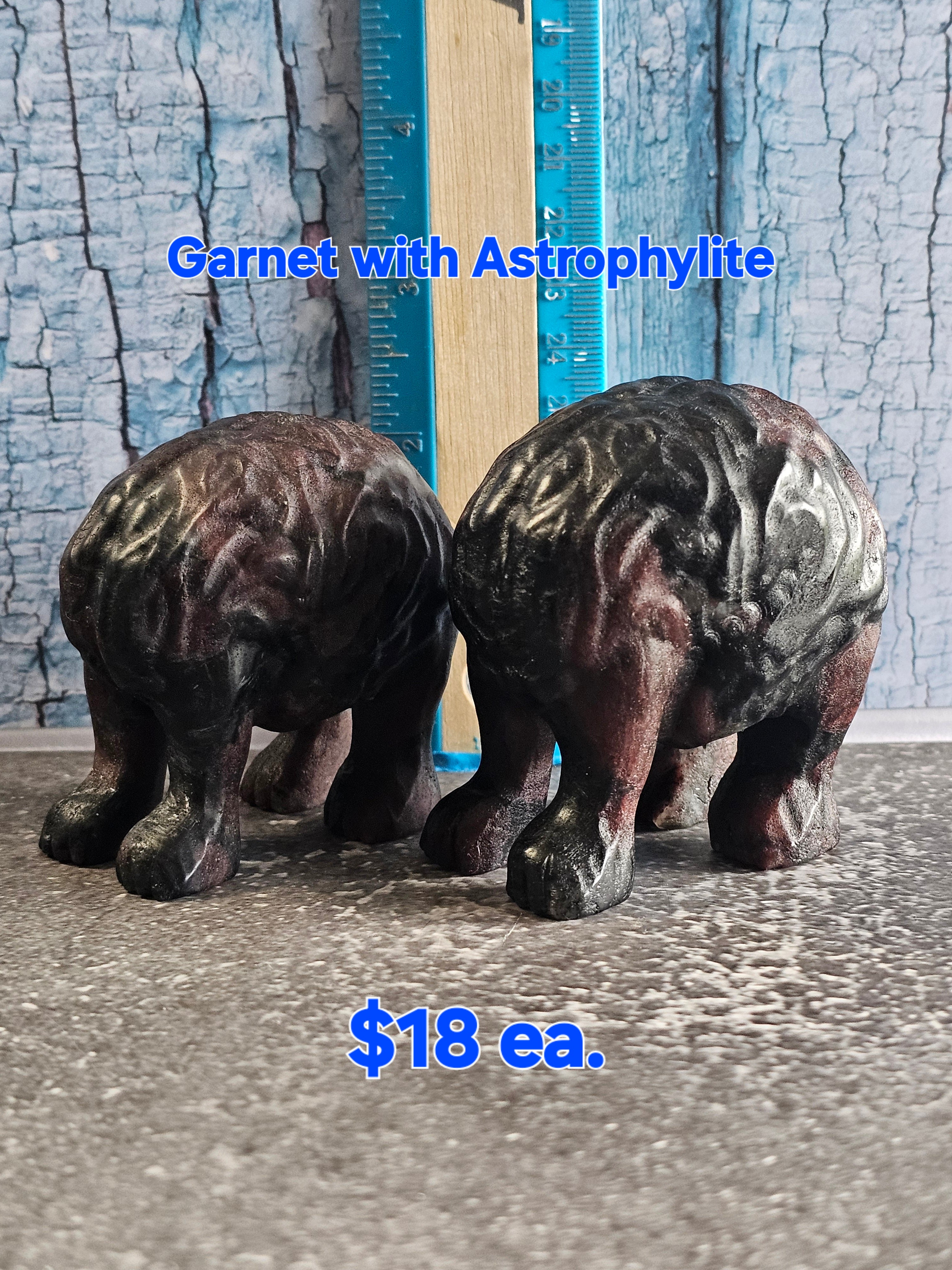 Garnet Astrophyllite Brain Dog Carving – 2 Inch Crystal Brain with Legs
