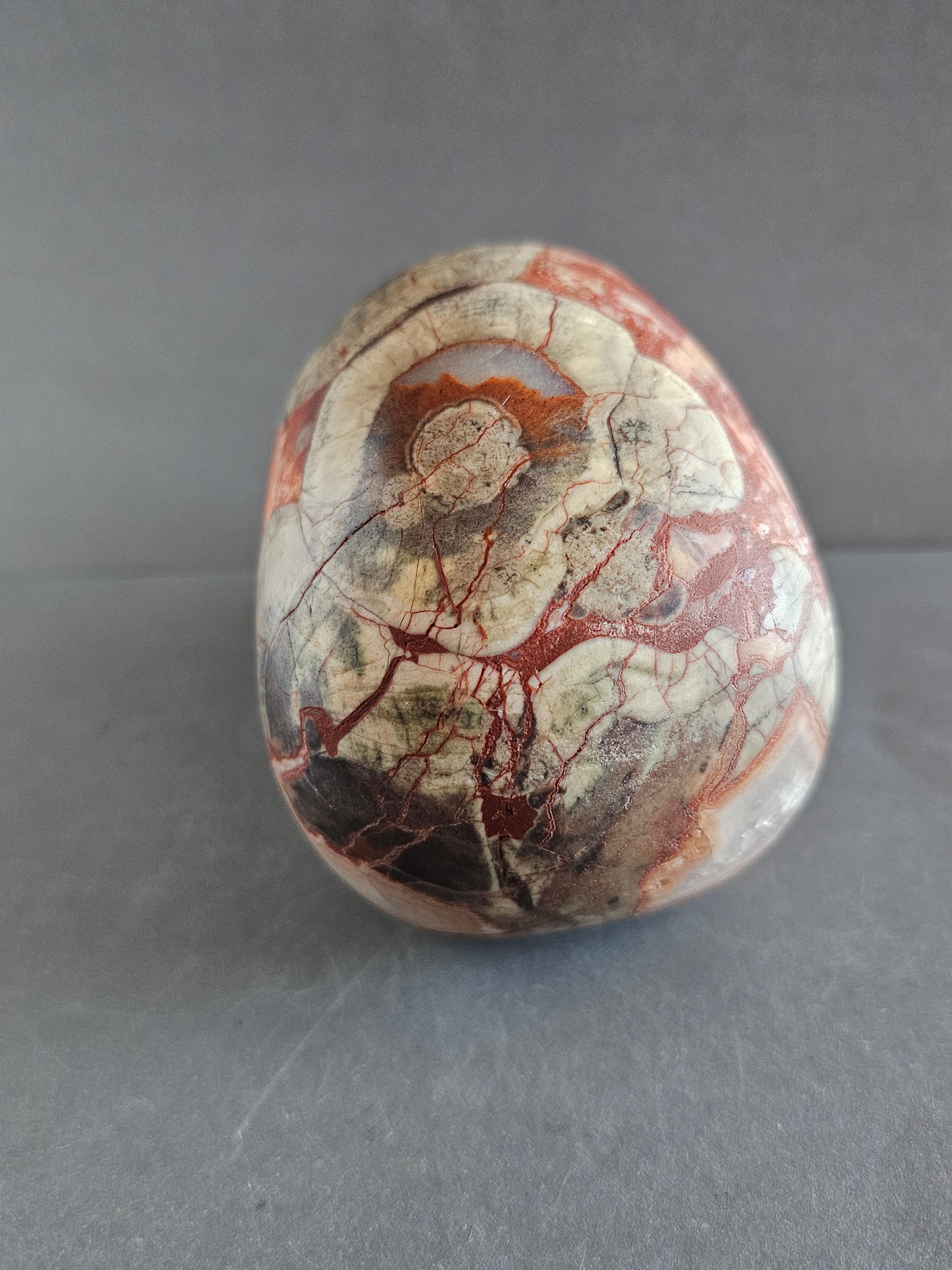 Money Agate Skull – Prosperity & Grounding Crystal Carving