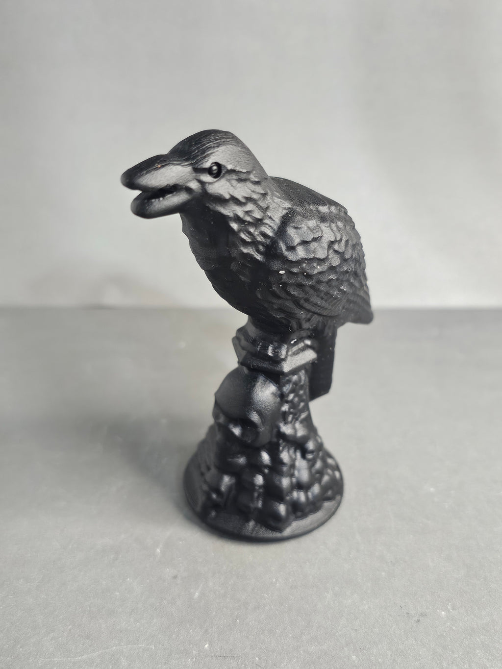 Obsidian Raven on Skull Pedestal – 3.5" Gothic Collector Carving
